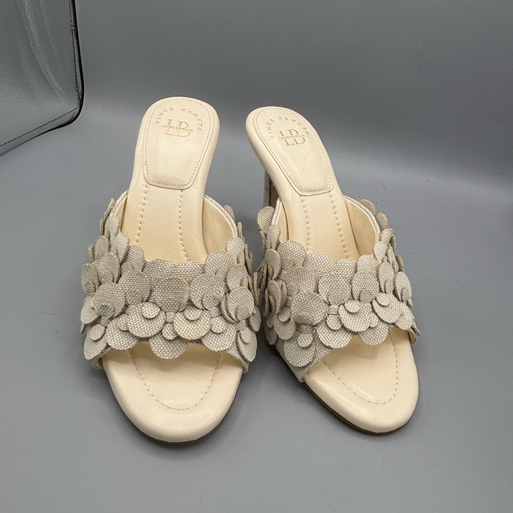 NWOT Vince Camuto x Laura Beverlin Rose Mule Slides.